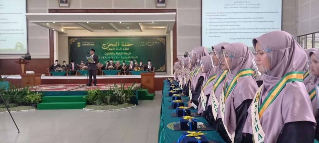 Wisuda Santri Pondok Pesantren Modern Islam Assalaam Jawa Tengah Tahun Pelajaran 20202021