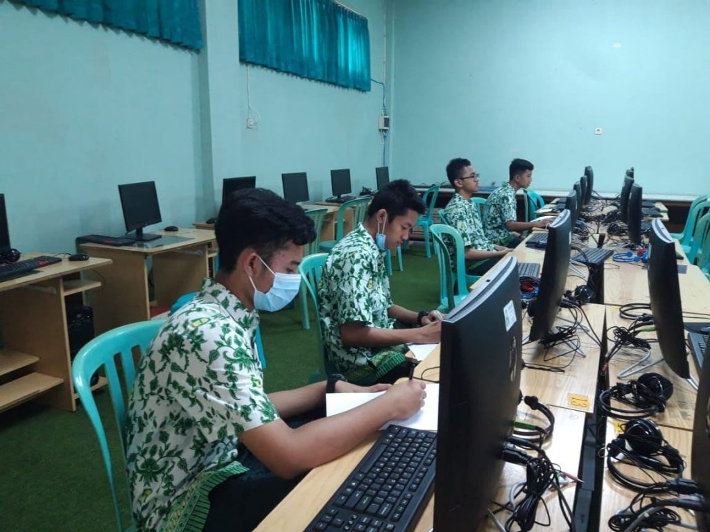 24 Santri MA Assalaam Lakukan Simulasi Kompetisi Sains Nasional tingkat Kabupaten  (KSN-K)