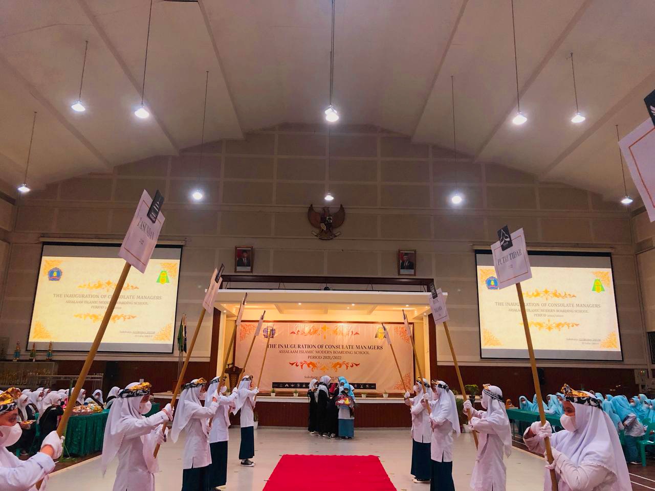 Kesantrian Putri Pondok Pesantren Modern Islam Assalaam melantik pengurus konsulat periode 2022/2023 pada S