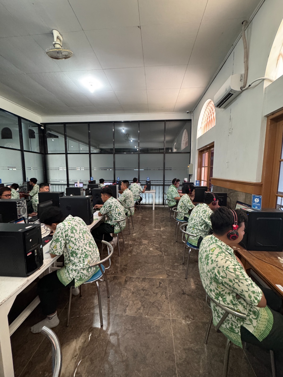 Ukur Kompentesi di Era Industri 4.0, Santri SMK Assalaam Ikuti Ujia Viera