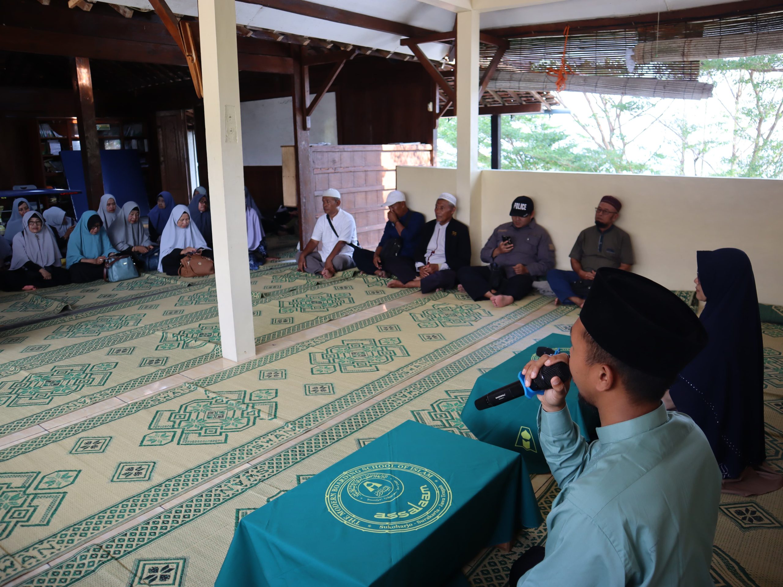 Kunjungan Studi Tiru Majelis Taklim Ar-Rosyidah Magetan ke SMP TQS Assalaam Tepus