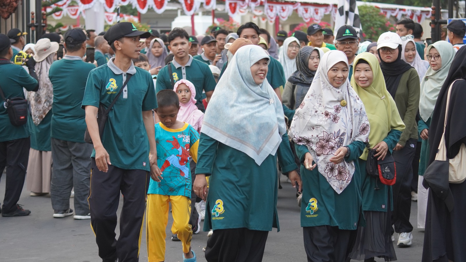 Syukuri Pengabdian 43 Tahun, PPMI Assalaam Gelar Jalan Sehat Keluarga