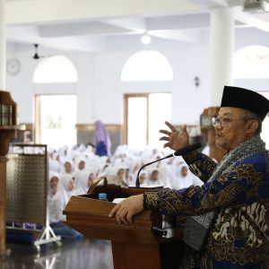 Menteri Pendidikan Dasar dan Menengah RI Membuka Rangkaian Kegiatan 43 Tahun PPMI Assalaam Surakarta