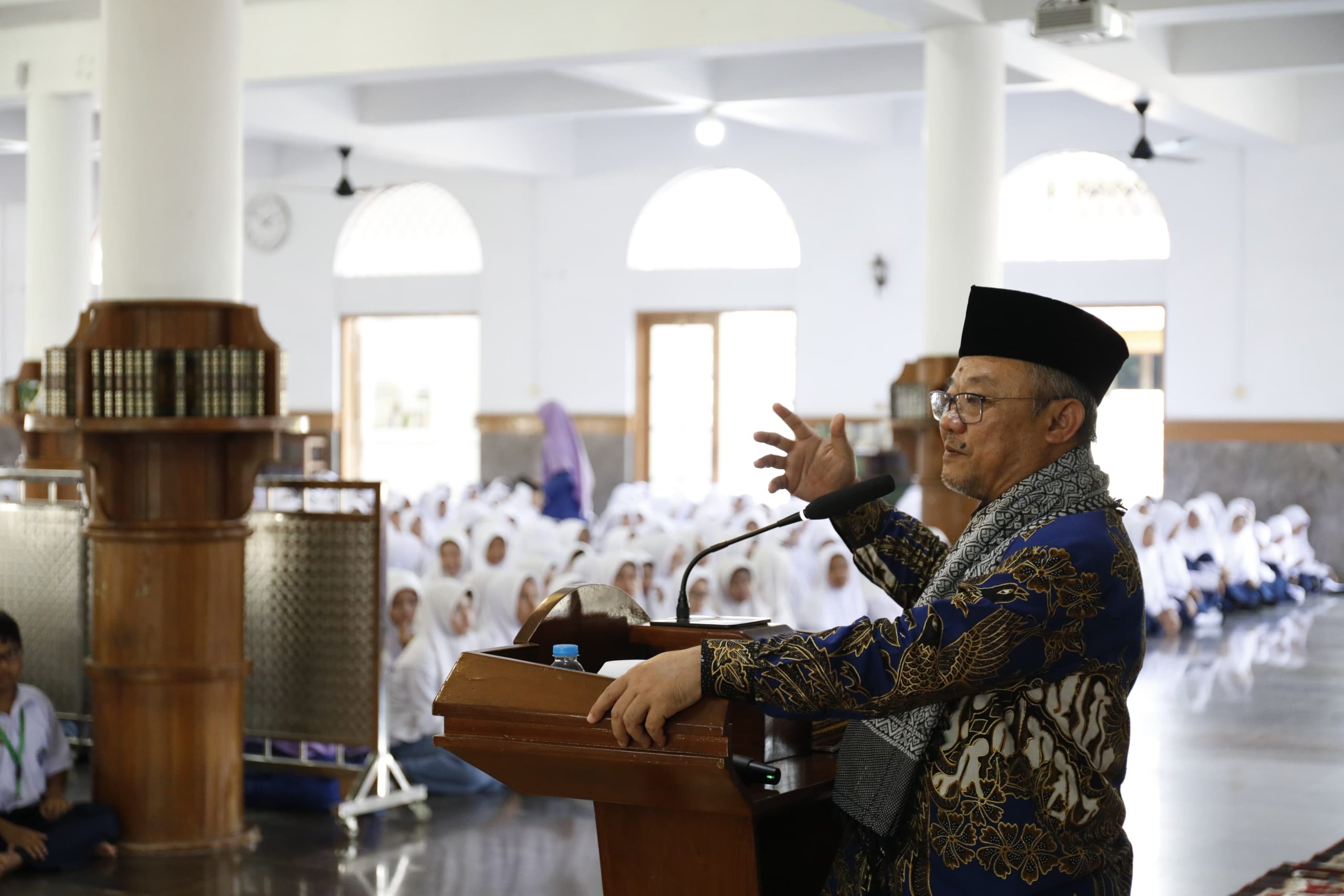 Menteri Pendidikan Dasar dan Menengah RI Membuka Rangkaian Kegiatan 43 Tahun PPMI Assalaam Surakarta