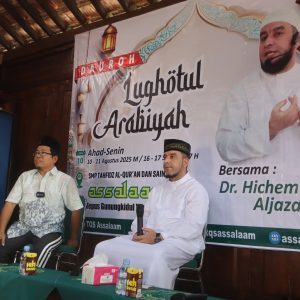 Santri SMP TQS Assalaam Tepus Ikuti Dauroh Lughotul Arabiyah Bersama Dr. Hichem Derbal Aljazairi