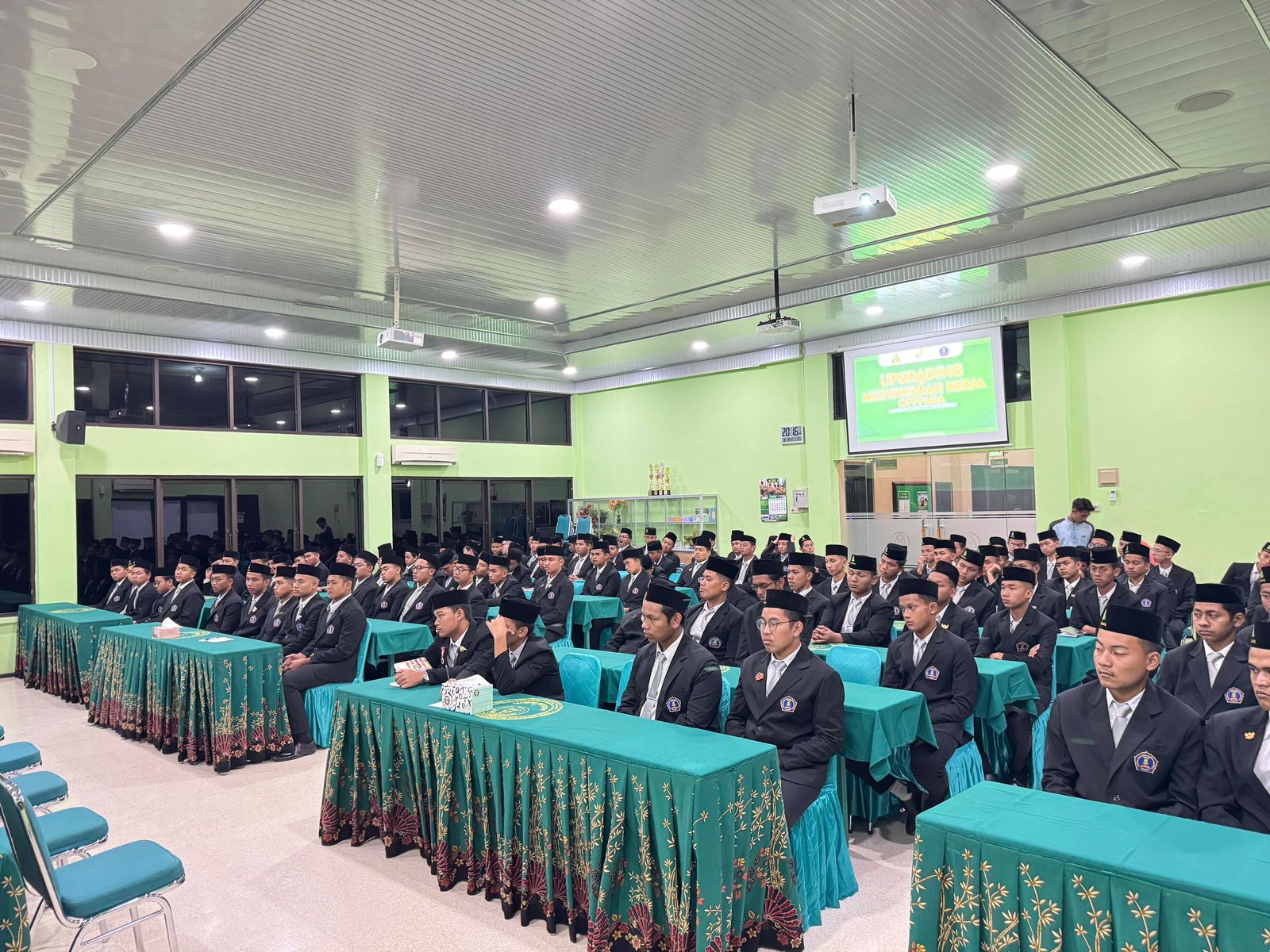 Tingkatkan Skill Kepemimpinan, Santri Pengurus Organisasi Pelajar PPMI Assalaam Ikuti Upgrading