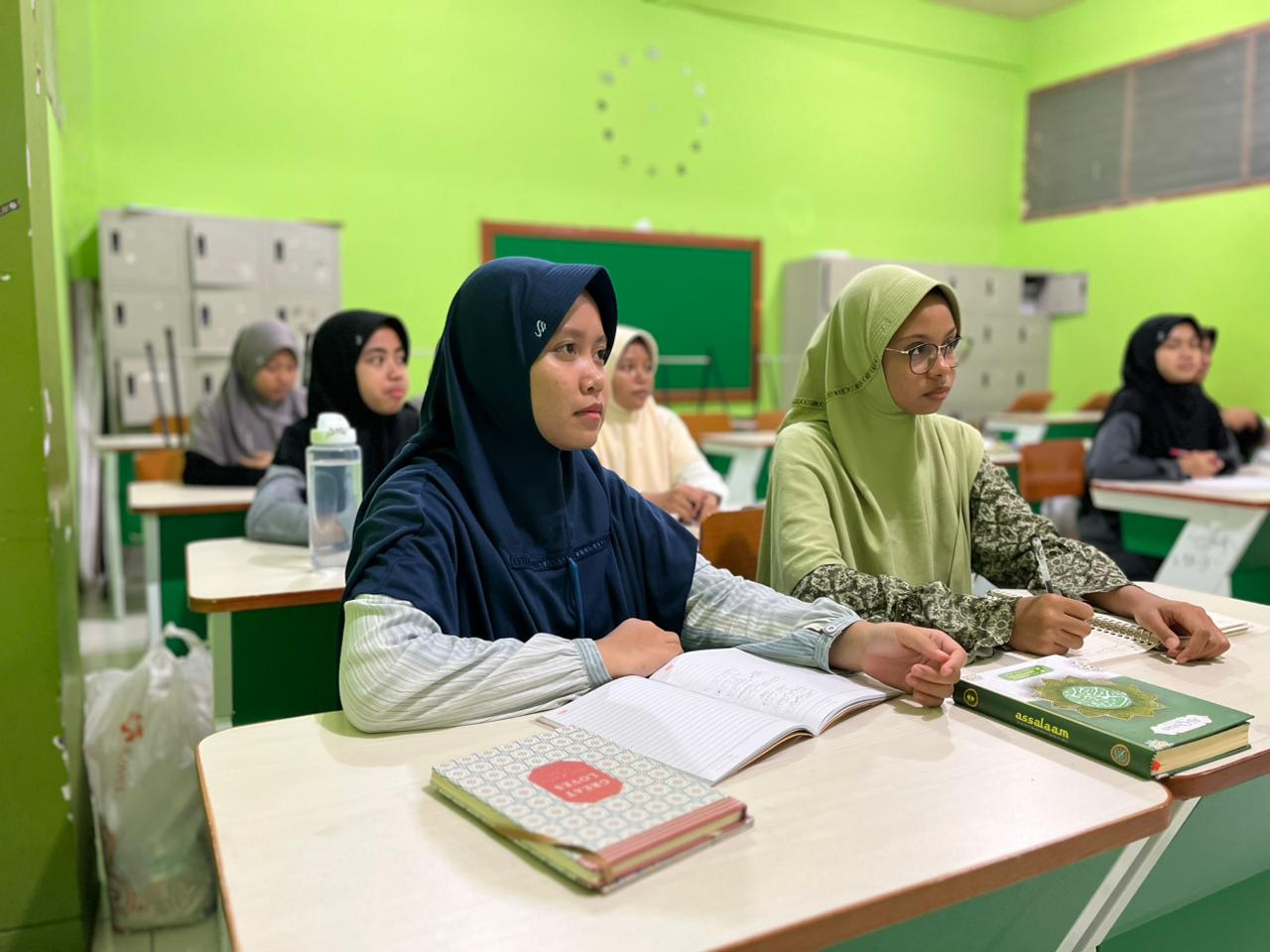 Pendampingan Belajar Malam, Santri PPMI Assalaam Tingkatkan Daya Saing dan Spiritualitas