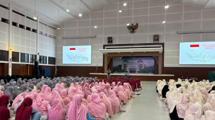 Santriwati Assalaam Ikuti Edukasi Anti-Bullying: “From Bully to Buddy”