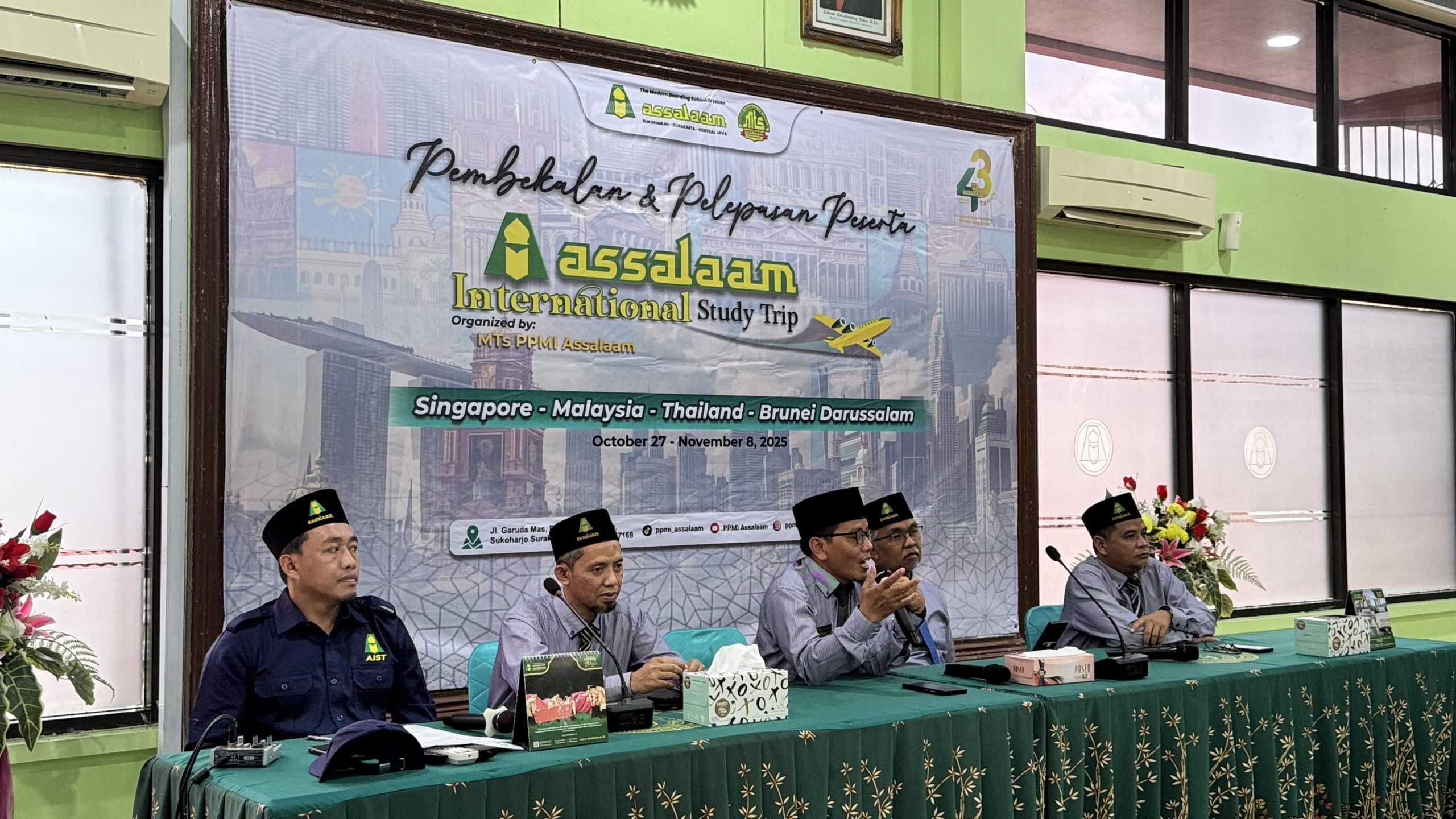 Pelapasan Santri MTs PPMI Assalaam untuk Mengikuti Assalaam International Study Trip 2025 ke Tiga Negara