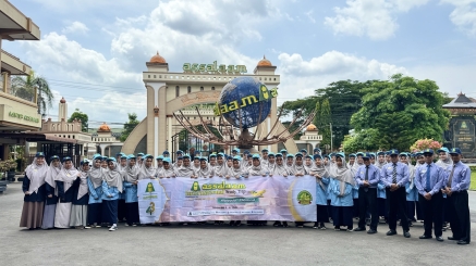 Pelapasan Santri MTs PPMI Assalaam untuk Mengikuti Assalaam International Study Trip 2025 ke Tiga Negara