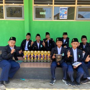 Santri SMP TQS Assalaam Tepus Raih Juara Umum MTQ Tingkat Kapanewon Tepus 2025