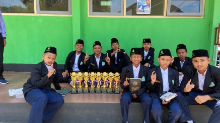 Santri SMP TQS Assalaam Tepus Raih Juara Umum MTQ Tingkat Kapanewon Tepus 2025