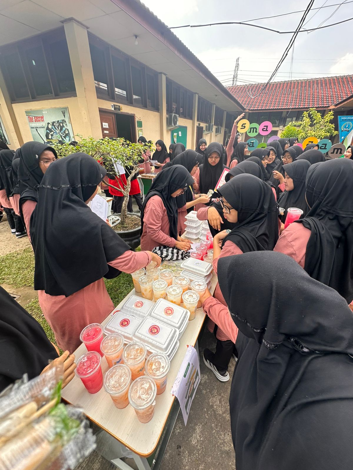Santri SMA Assalaam Praktikkan Pembelajaran Kriya Preneur