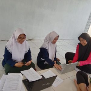 Tim VENORA MA PPMI Assalaam Raih Dua Penghargaan di Lomba Esai Nasional UNS 2025