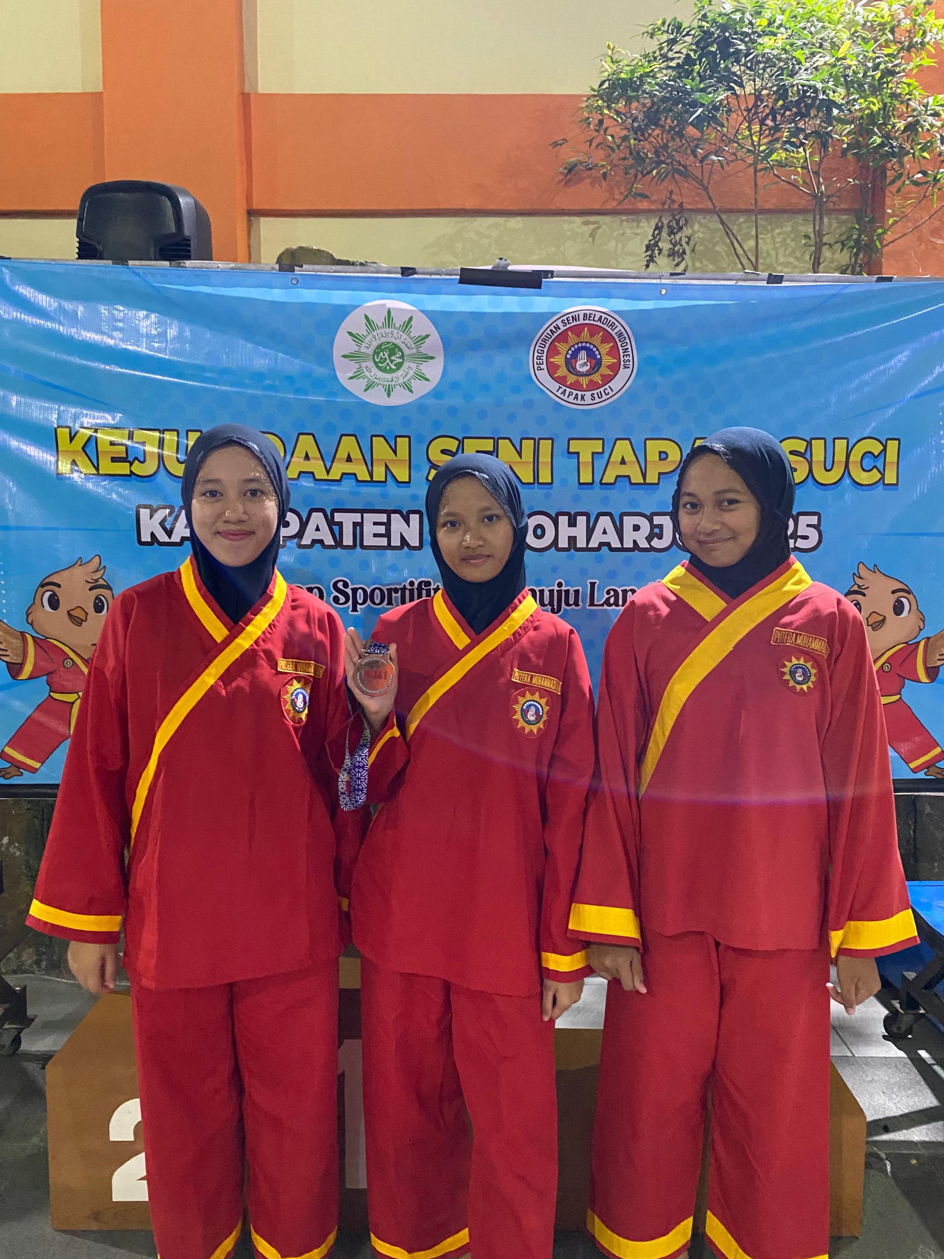 Santri PPMI Assalaam Sukses Borong 10 Medali di Kejurda Seni Pencak Silat Sukoharjo 2025