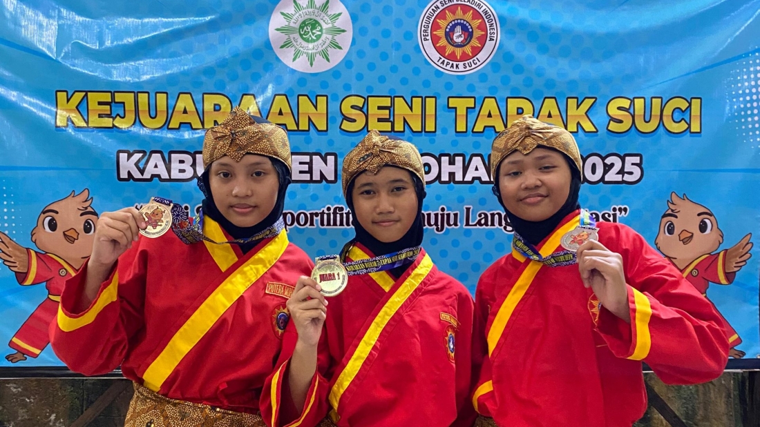 Santri PPMI Assalaam Sukses Borong 10 Medali di Kejurda Seni Pencak Silat Sukoharjo 2025