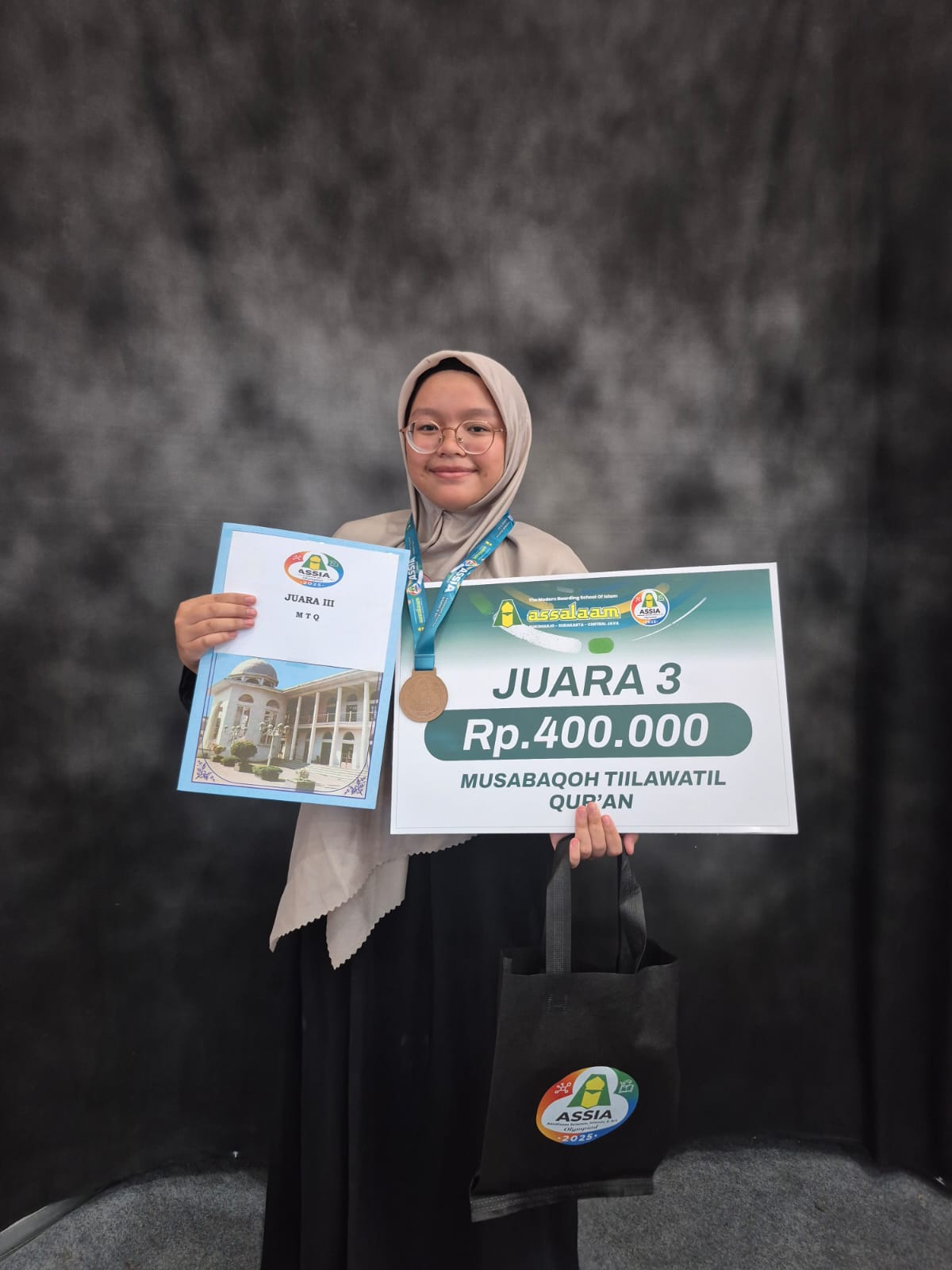 Santriwati PPMI Assalaam Raih Enam Medali di ASSIA Olympiad 2025