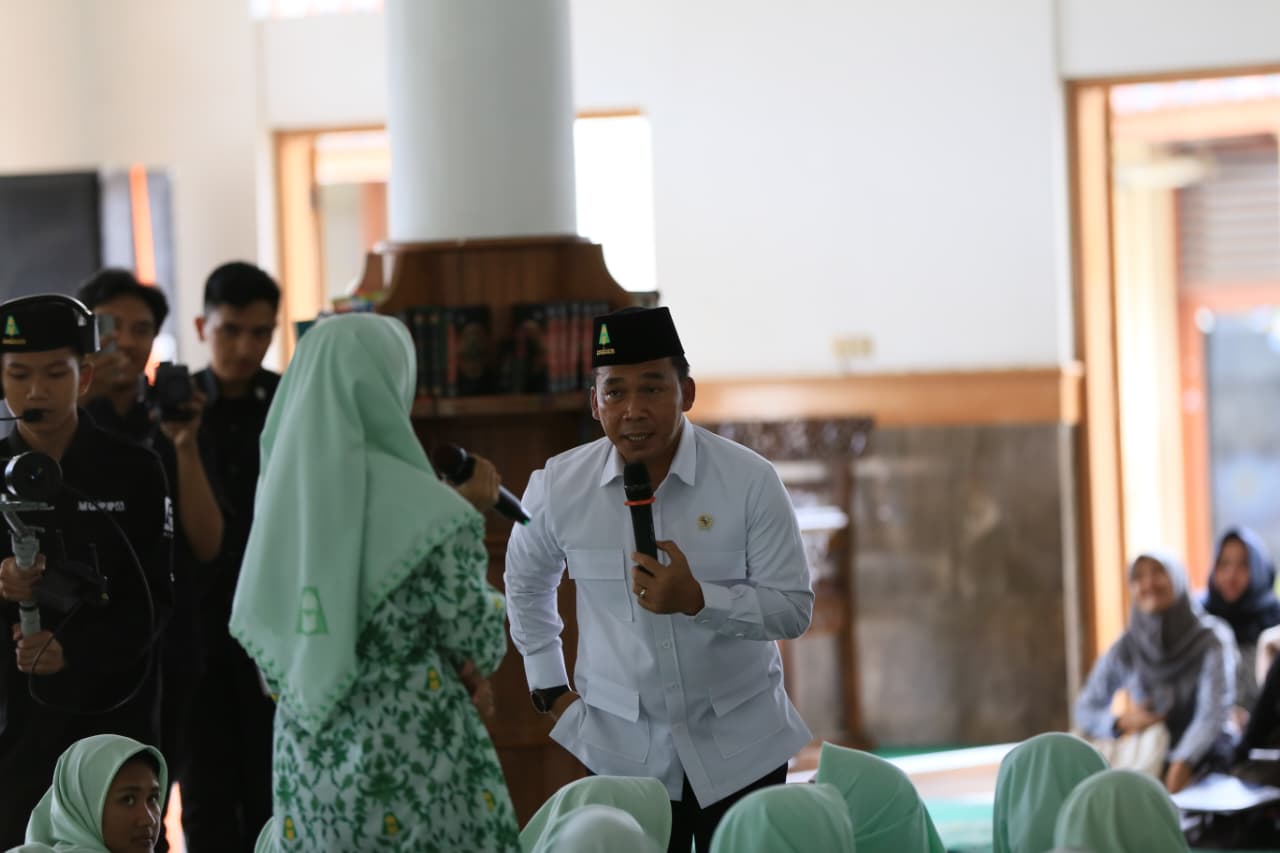 Menteri Kependudukan dan Pembangunan Keluarga Resmikan Sekolah Siaga Kependudukan di PPMI Assalaam