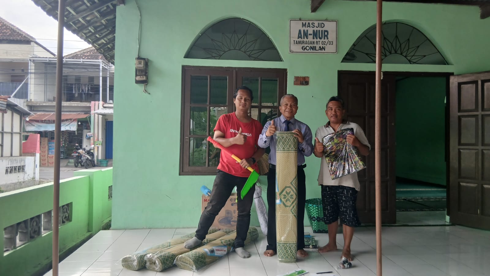 PPMI Assalaam Laksanakan Bakti Sosial Pengabdian Masyarakat, Tanamkan Kepedulian Sosial Santri Sejak Dini