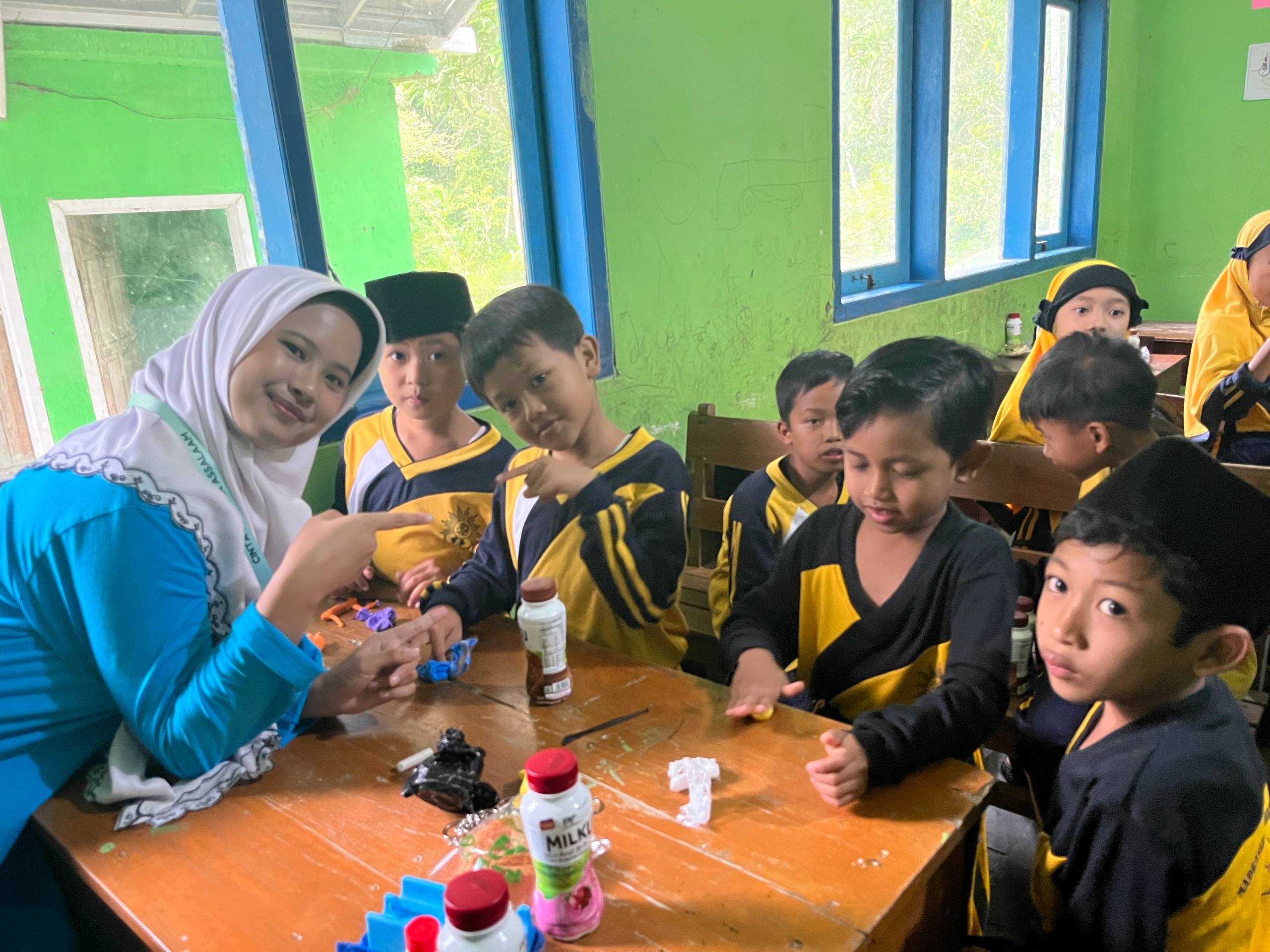 Home Stay 10 SMA Assalaam: Santri Mengabdi dan Menguatkan Kepedulian Sosial di Pacitan