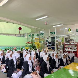 Perkuat Kolaborasi Pendidikan, Al Azhar IIBS Lakukan Studi Banding OSIM MTs PPMI Assalaam