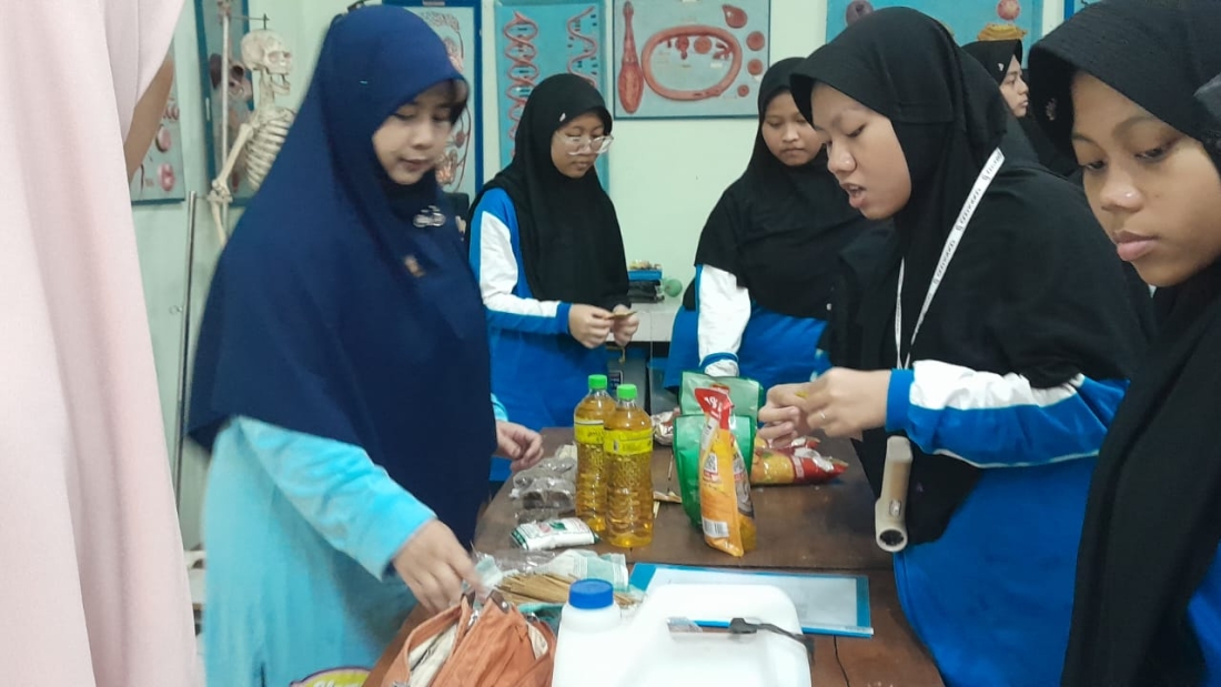 Santri Assalaam Dalami Bioteknologi dan Polimer Secara Praktis