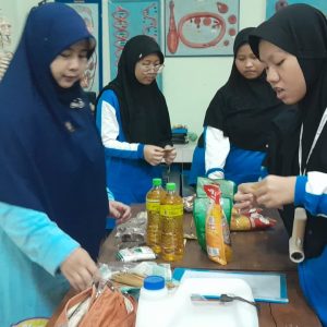 Santri Assalaam Dalami Bioteknologi dan Polimer Secara Praktis