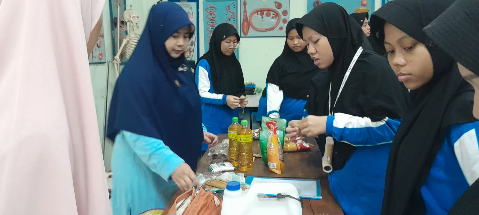 Santri Assalaam Dalami Bioteknologi dan Polimer Secara Praktis