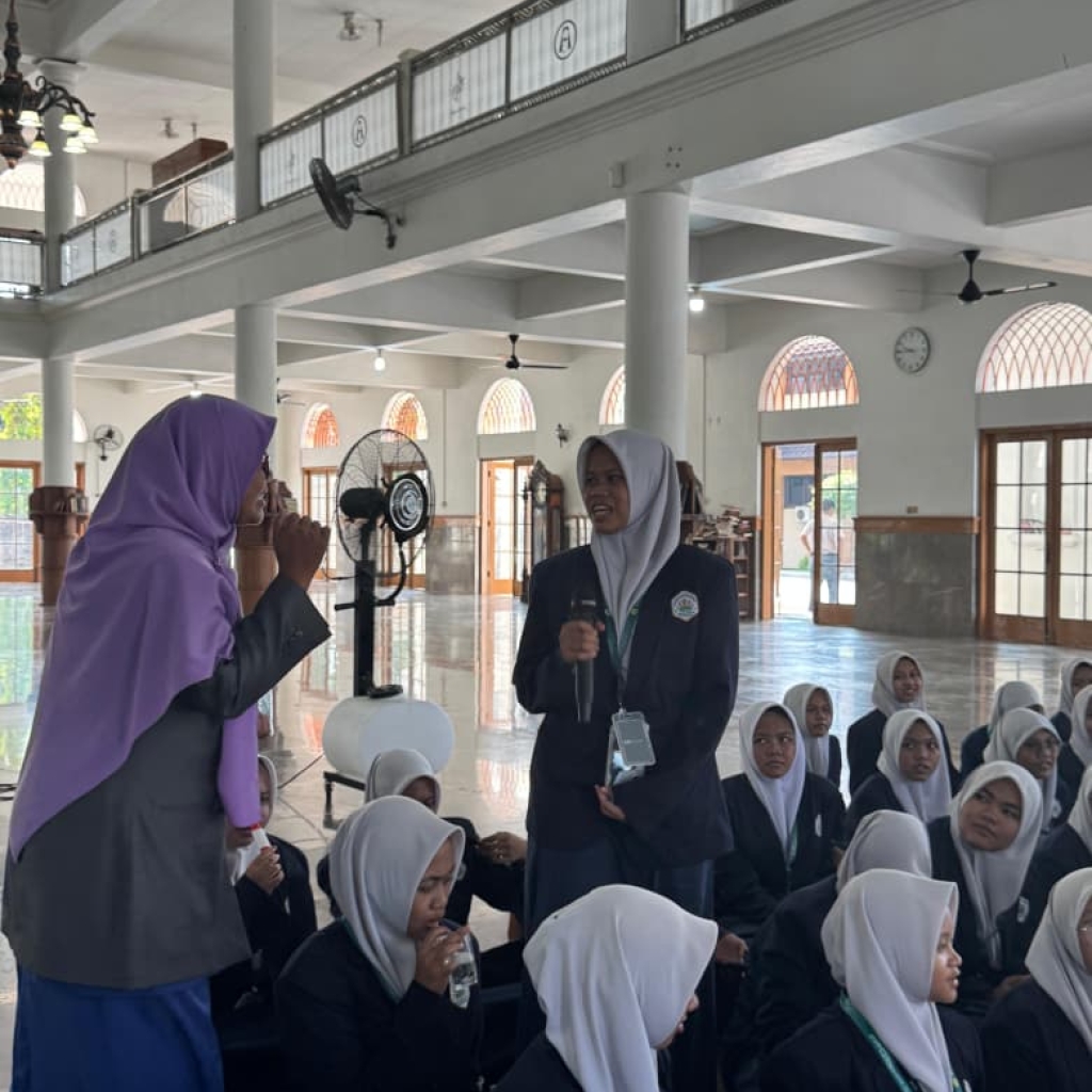 MTs Miftahun Najah Yogyakarta Kunjungi PPMI Assalaam untuk Studi Banding Program Adiwiyata