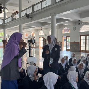 MTs Miftahun Najah Yogyakarta Kunjungi PPMI Assalaam untuk Studi Banding Program Adiwiyata