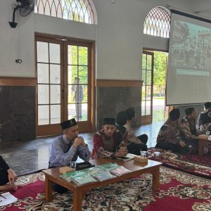 MTs Miftahun Najah Yogyakarta Kunjungi PPMI Assalaam untuk Studi Banding Program Adiwiyata