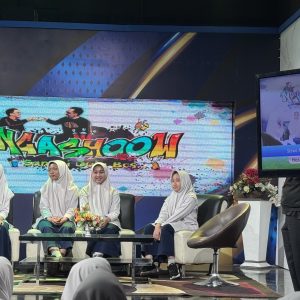 Santri Berprestasi MTs PPMI Assalaam Belajar Langsung Dunia Broadcasting di TATV Solo