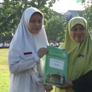 Awali Tahun Ajaran 2026/2027, PPMI Assalaam Perkuat Budaya Prestasi melalui Apresiasi Santri Berprestasi