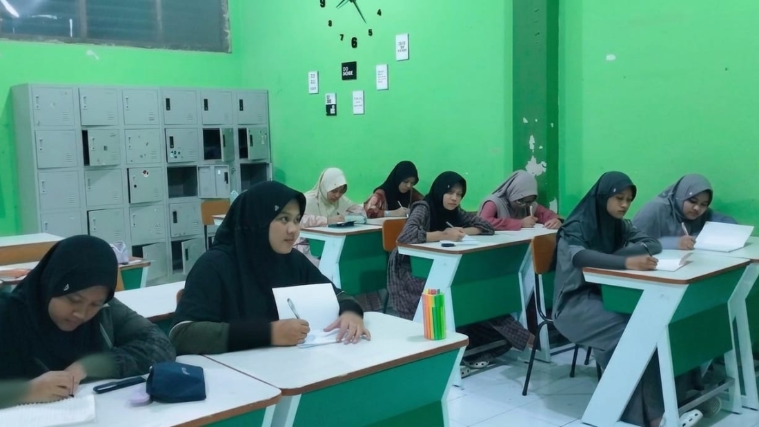 Budaya Akademik Terus Tumbuh, Santri MA PPMI Assalaam Optimalkan Belajar Malam