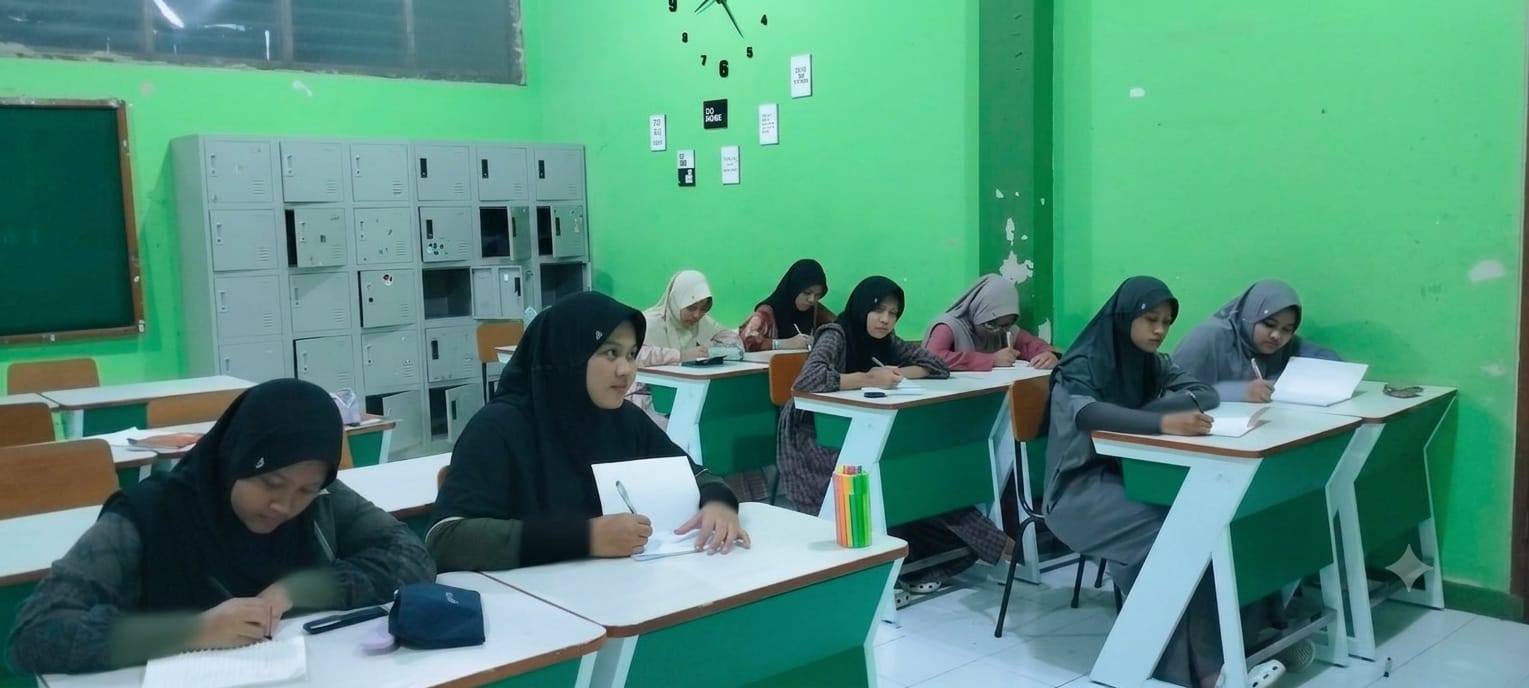 Budaya Akademik Terus Tumbuh, Santri MA PPMI Assalaam Optimalkan Belajar Malam