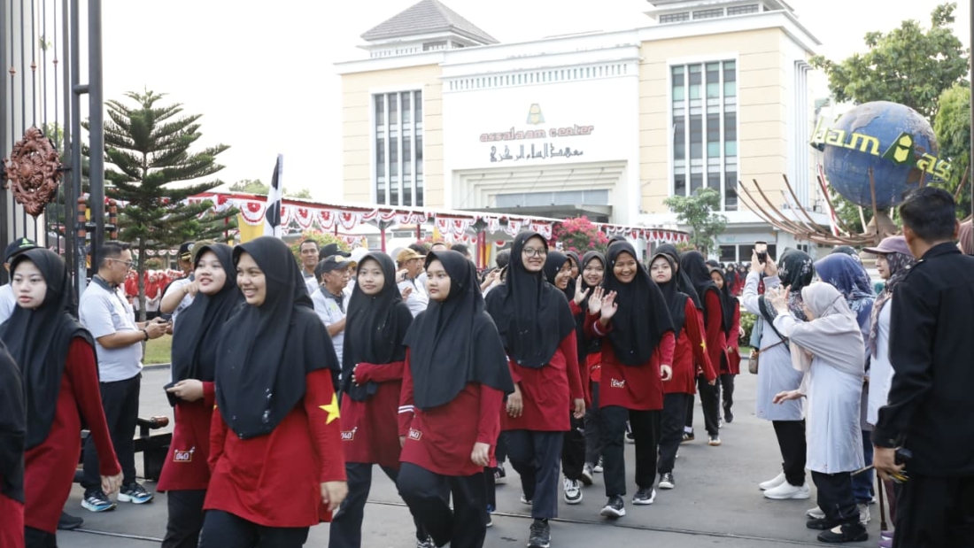 PPMI Assalaam Gelar Jalan Sehat Keluarga, Syukuri 44 Tahun Pengabdian untuk Pendidikan Islam