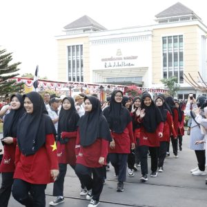 PPMI Assalaam Gelar Jalan Sehat Keluarga, Syukuri 44 Tahun Pengabdian untuk Pendidikan Islam