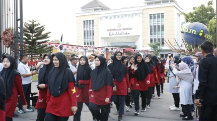 PPMI Assalaam Gelar Jalan Sehat Keluarga, Syukuri 44 Tahun Pengabdian untuk Pendidikan Islam