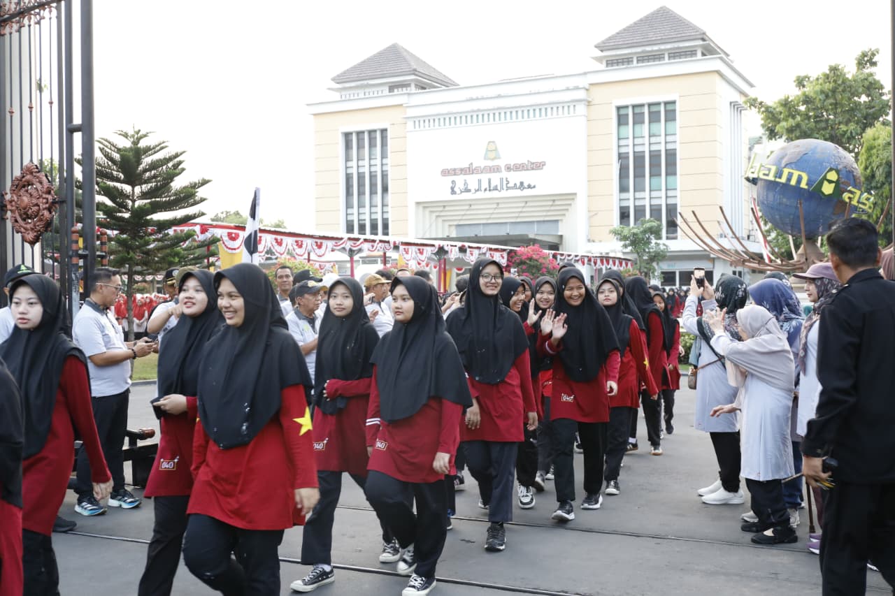 PPMI Assalaam Gelar Jalan Sehat Keluarga, Syukuri 44 Tahun Pengabdian untuk Pendidikan Islam