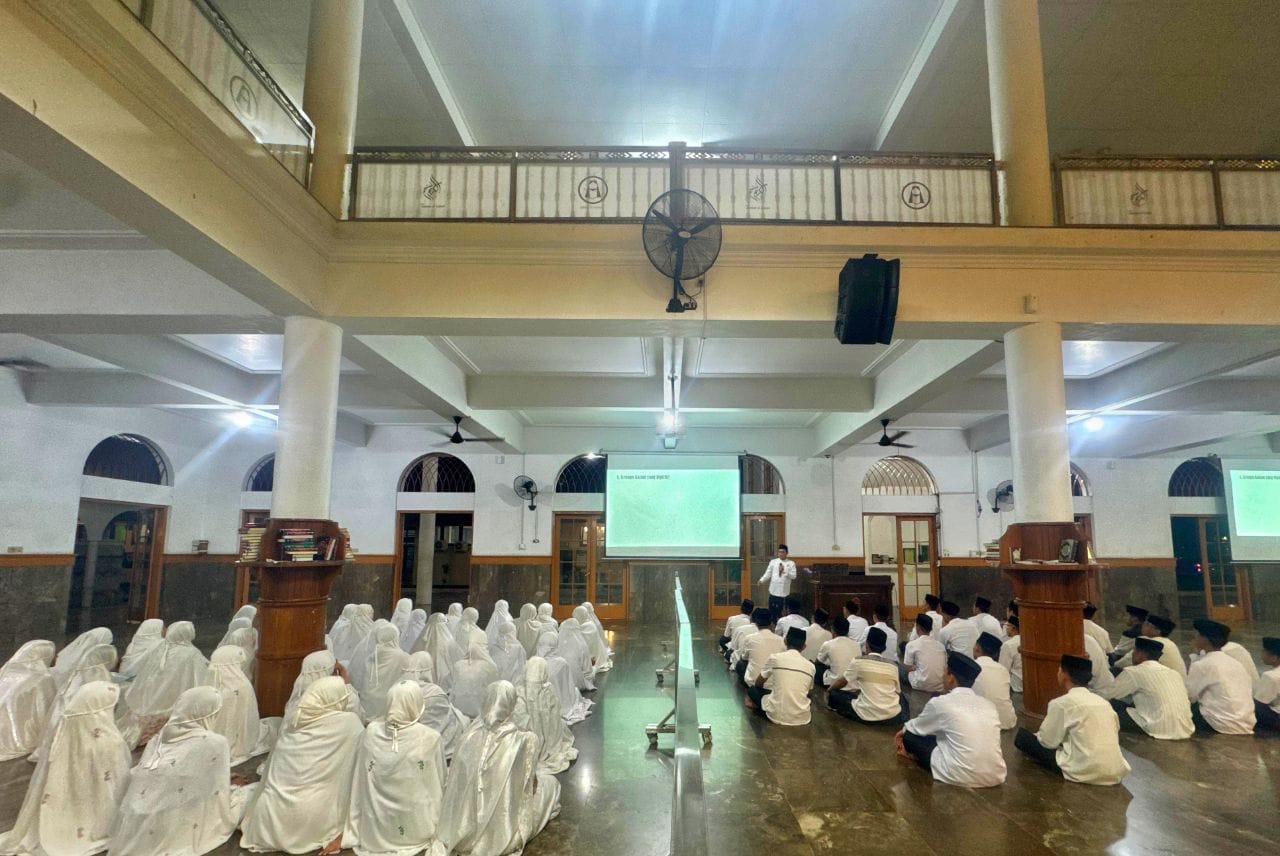 Bekali Santri Mengabdi, PPMI Assalaam Gelar Upgrading Pengajar TPA bagi Pengurus OP3MIA