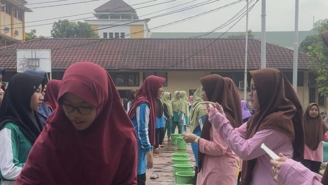 Semarak HUT RI ke-81, Santriwati PPMI Assalaam Ikuti Fun Game Penuh Keceriaan