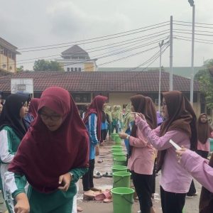 Semarak HUT RI ke-81, Santriwati PPMI Assalaam Ikuti Fun Game Penuh Keceriaan