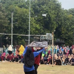 Semarak HUT RI ke-81, Santriwati PPMI Assalaam Ikuti Fun Game Penuh Keceriaan