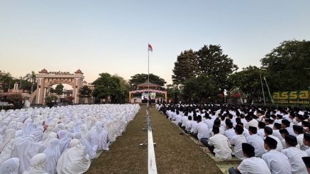 Pengajian Akbar Maulid Nabi, PPMI Assalaam Tanamkan Ketangguhan Santri melalui Teladan Rasulullah