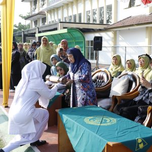 44 Tahun Mengabdi, PPMI Assalaam Gelar Apel Akbar Milad dan Apresiasi Pegawai Berdedikasi